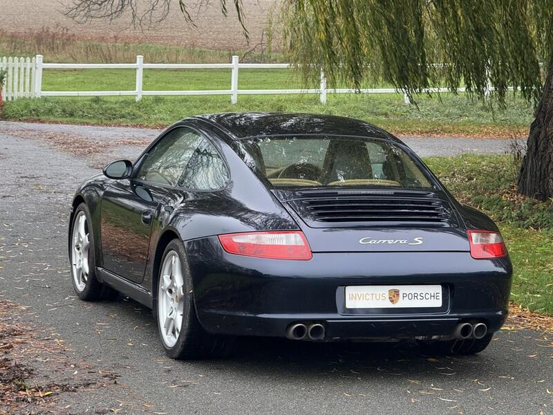 Porsche 911 view 10