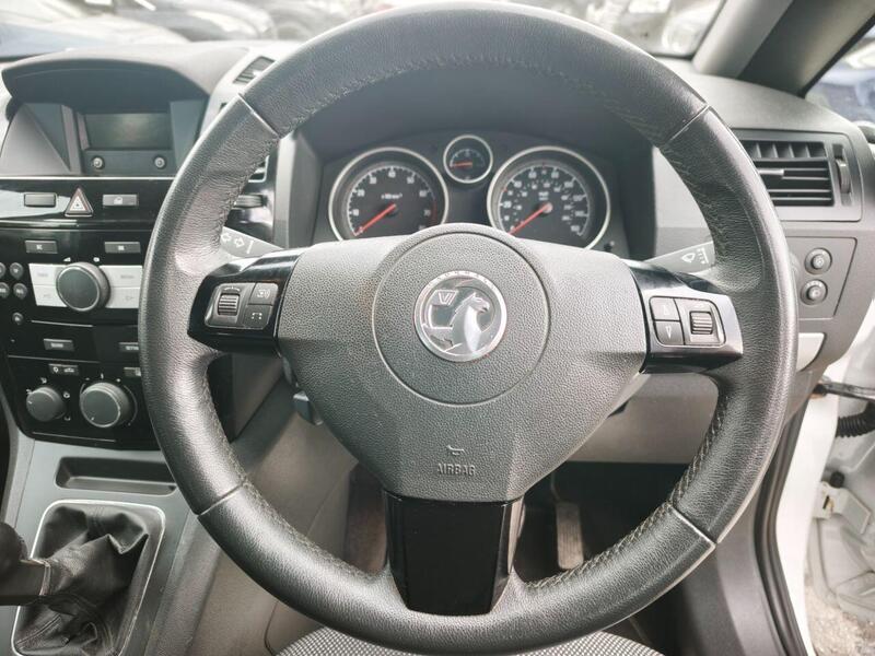 Vauxhall Zafira view 3