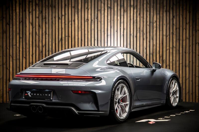 Porsche 911 view 4