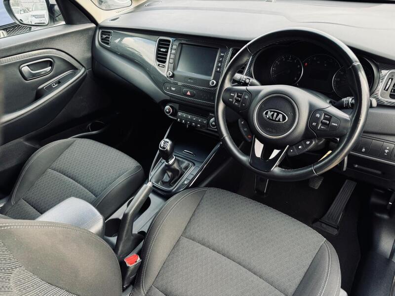 Kia Carens view 11