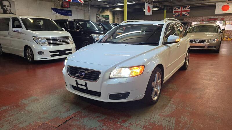 Volvo V50 main image