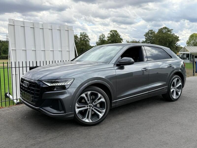 Audi Q8 view 3