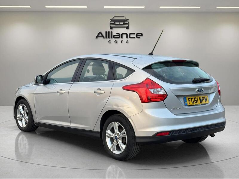 Ford Focus view 3