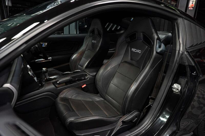 Ford Mustang view 3
