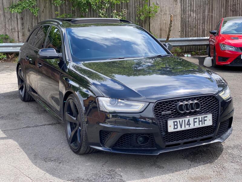 Audi RS4 Avant view 4