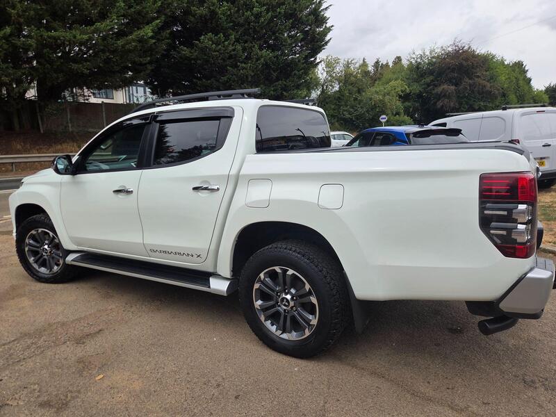 Mitsubishi L200 view 2
