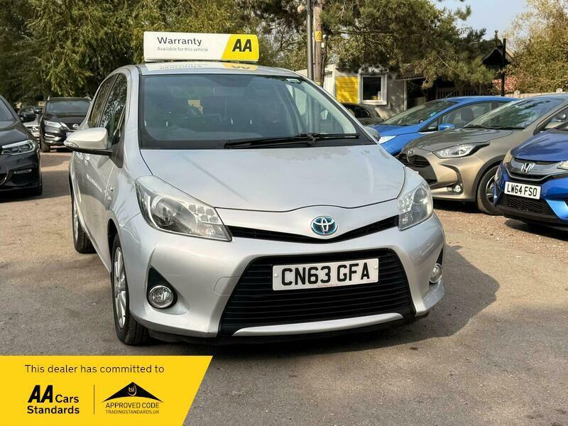 2013 Toyota Yaris 1.5 VVT-h T4 CVT Euro 5 5dr photo 4