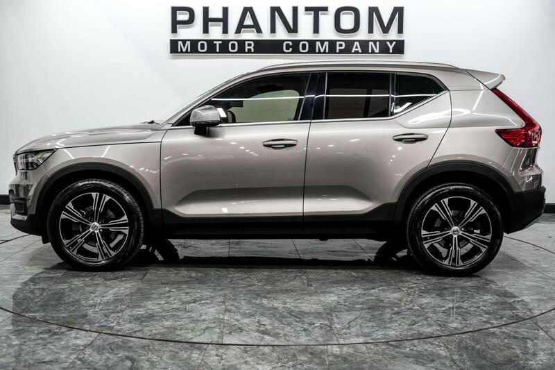 Volvo XC40 view 3