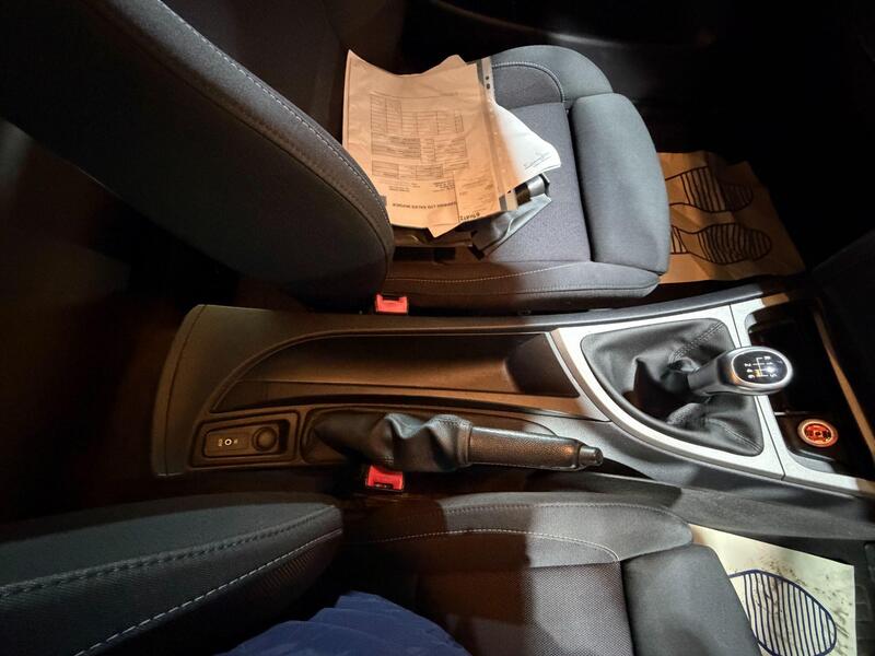 2011 BMW 1 Series — photo 12