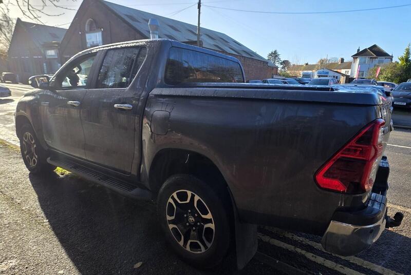 Toyota Hilux view 5