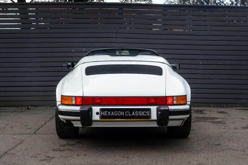 Porsche 911 view 7
