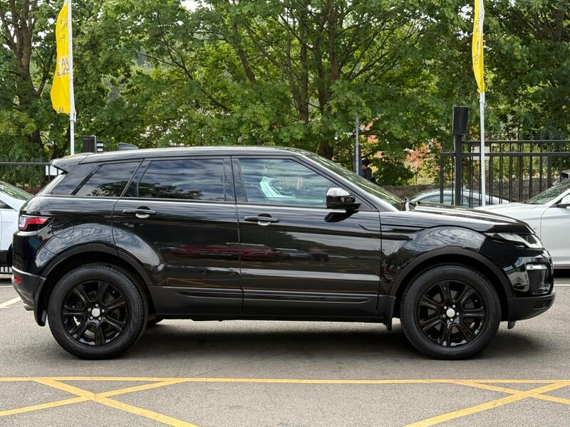 Land Rover Range Rover Evoque view 3