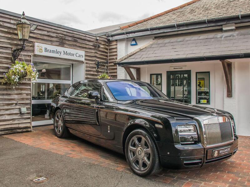 Rolls-Royce Phantom view 2