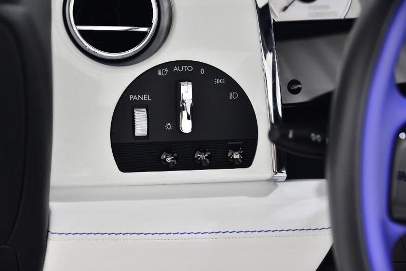 Rolls-Royce Dawn view 46