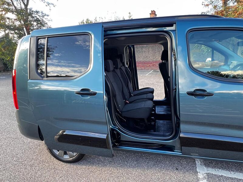 Vauxhall Combo Life Electric view 6