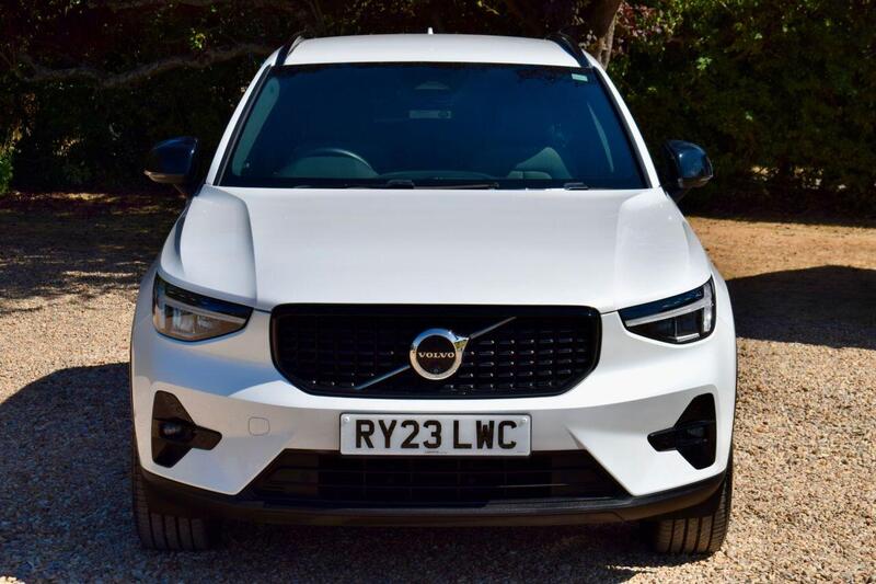 Volvo XC40 view 2