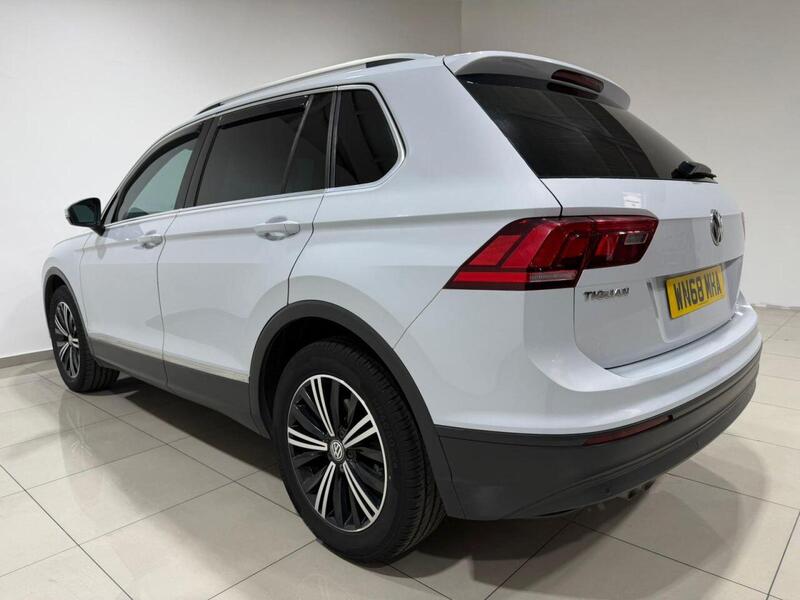Volkswagen Tiguan view 5