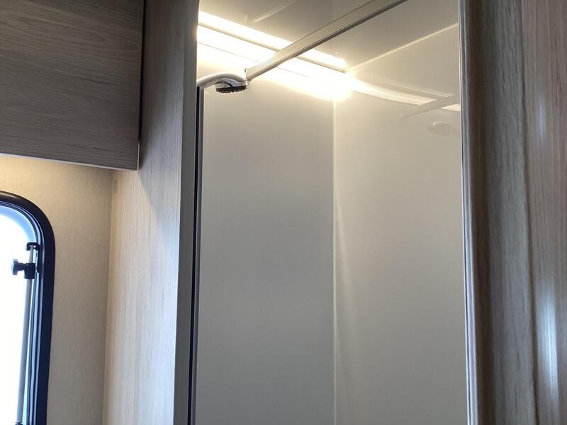 Auto-Trail Expedition C71 — image 21