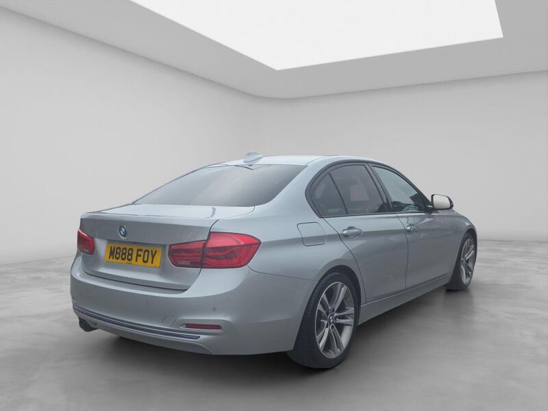 BMW 3 Series view 4