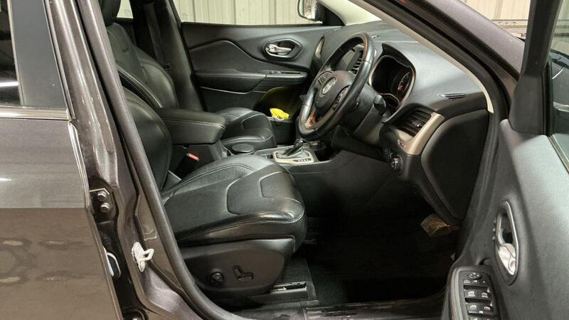 Jeep Cherokee view 2