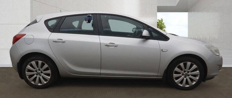 Vauxhall Astra view 3