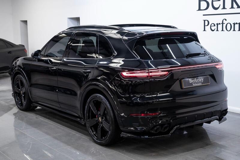 Porsche Cayenne view 3