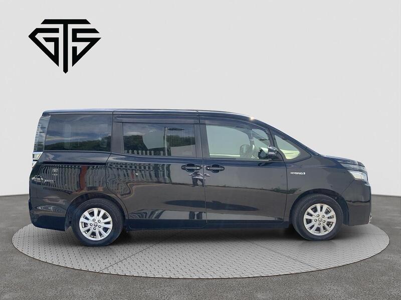 Toyota Voxy view 2