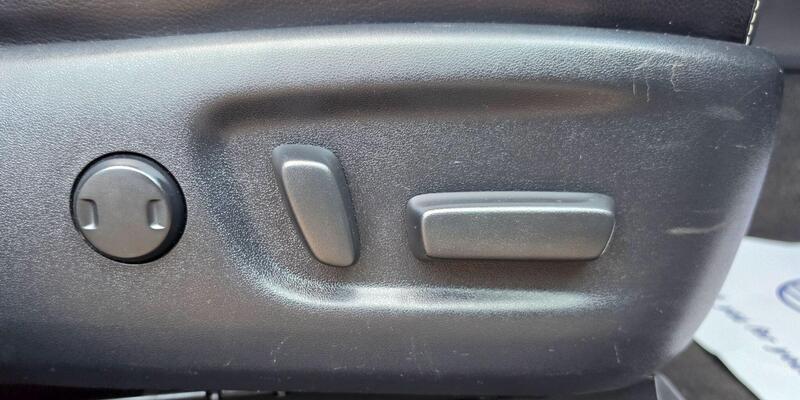 Toyota RAV4 2.5 VVT-h Excel CVT 4WD Euro 6 (s/s) 5dr thumbnail 31