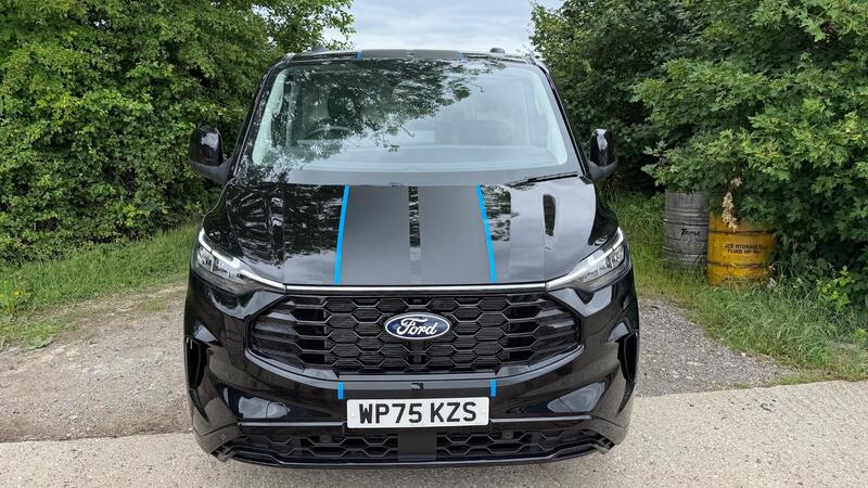 2025 Ford Transit Custom — photo 2