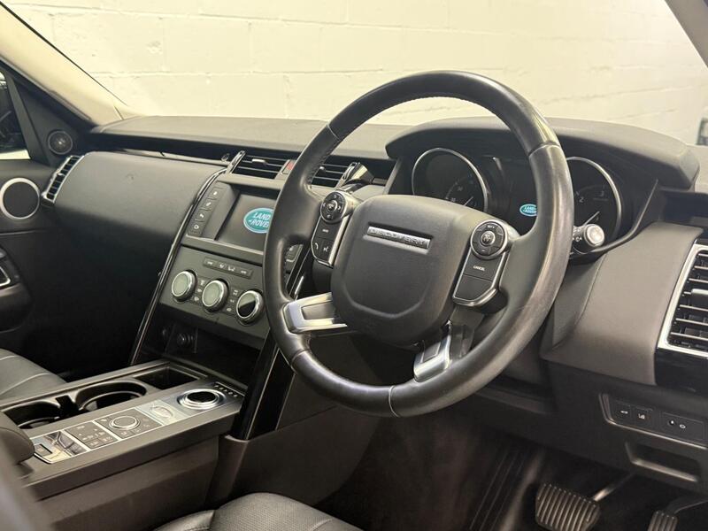 Land Rover Discovery view 4