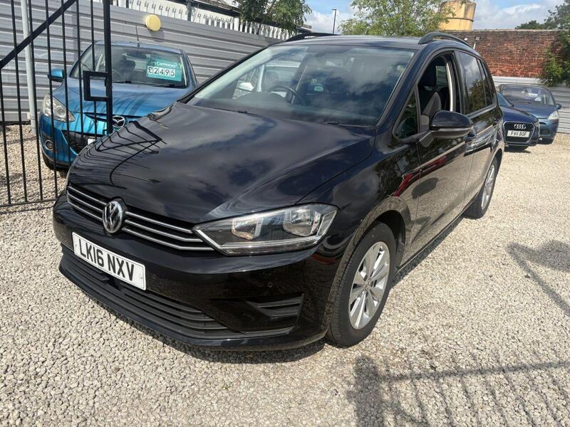 Volkswagen Golf SV view 3