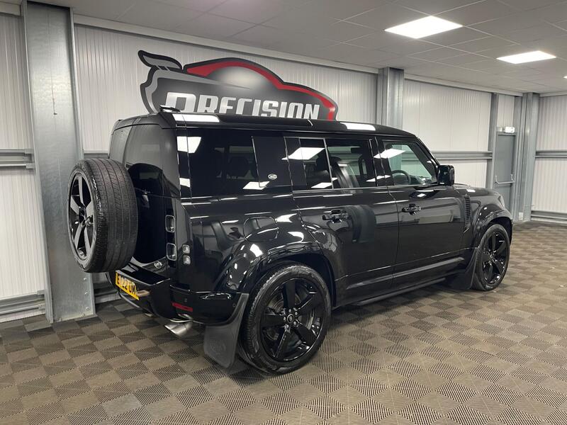 Land Rover Defender 110 view 6