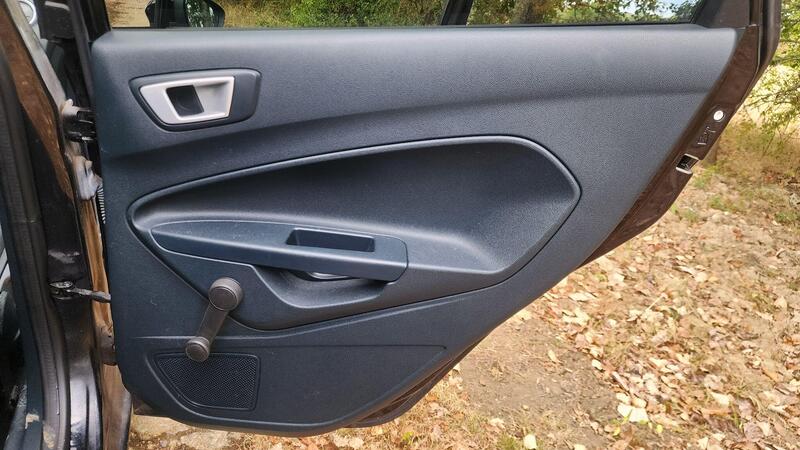 2012 Ford Fiesta — photo 44