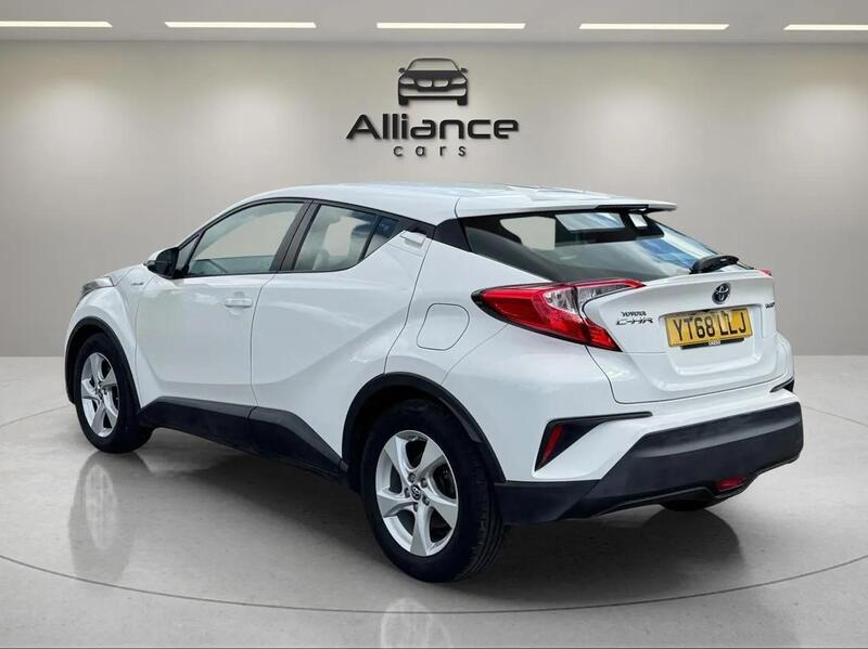 Toyota C-HR view 3