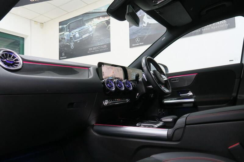 Mercedes-Benz Mercedes-Benz GLA view 4