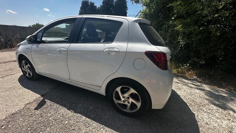 2015 Toyota Yaris — photo 10