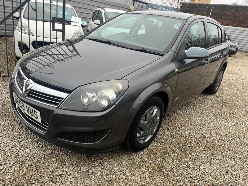 Vauxhall Astra view 3