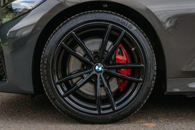 BMW 3 Series view 3