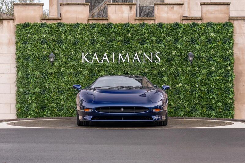 Jaguar XJ220 view 2