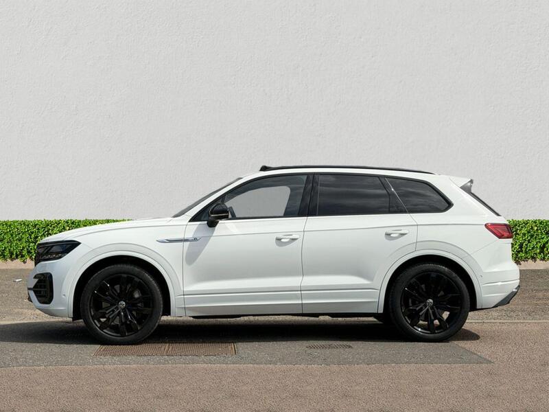 Volkswagen Touareg view 4