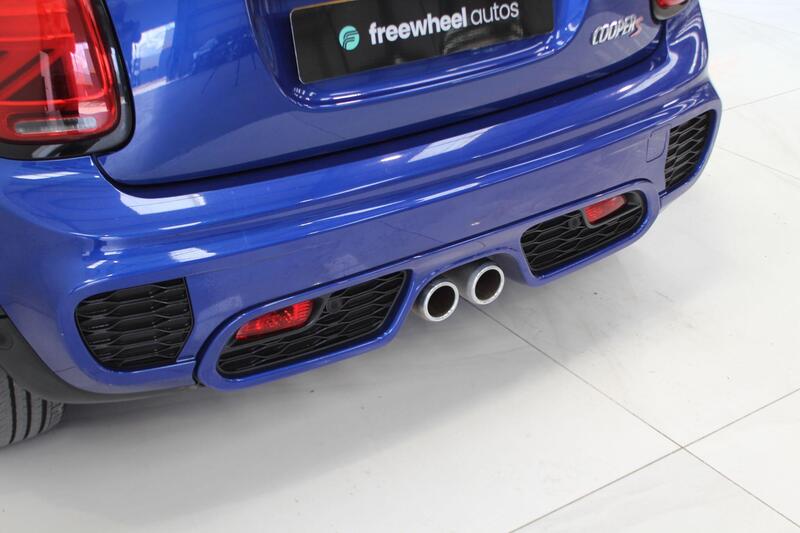 2019 MINI Hatch in Blue — image 9 of 71