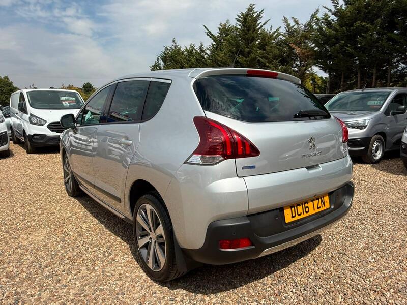 Peugeot 3008 view 3