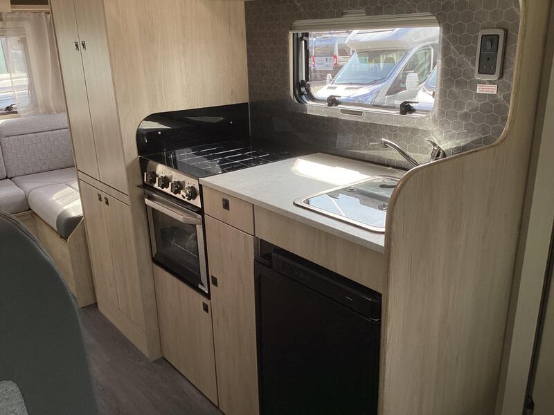 Auto-Trail Expedition C72 — image 11