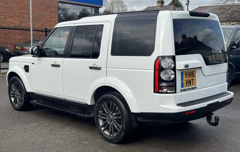 Land Rover Discovery view 3
