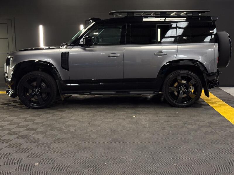 Land Rover Defender view 4