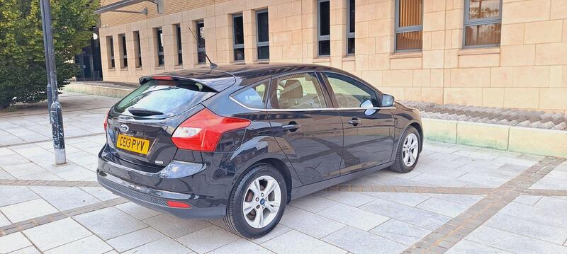 Ford Focus view 6
