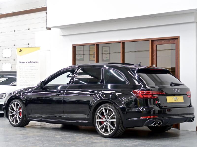 Audi S4 Avant view 4