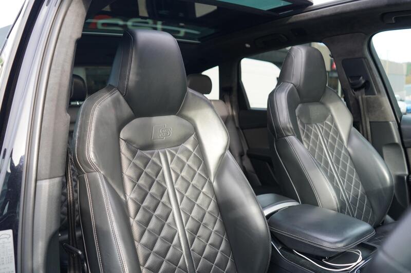 Audi Q7 view 3