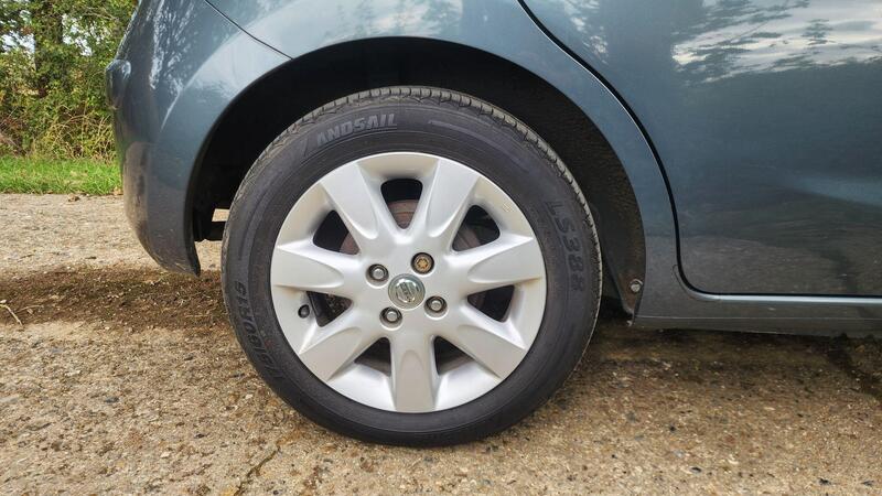 2013 Nissan Micra — photo 38
