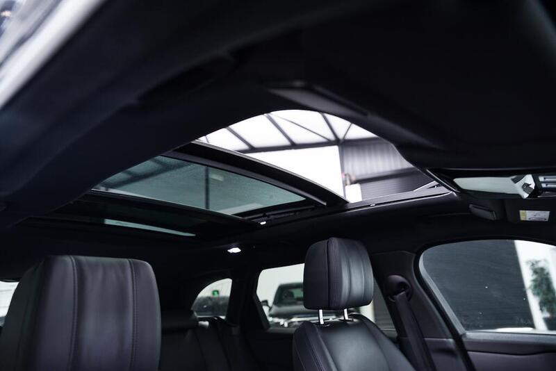 Land Rover Range Rover Velar view 4